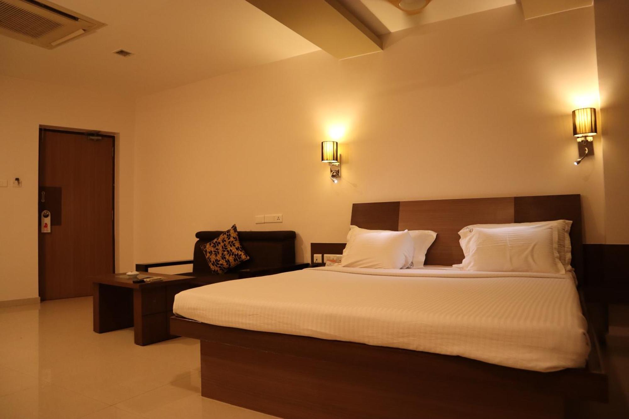 Hotel Maniam Classic West Wing Tiruppur Zewnętrze zdjęcie